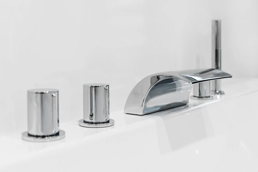 Смеситель для ванны Ravak Waterfall врезной X070060