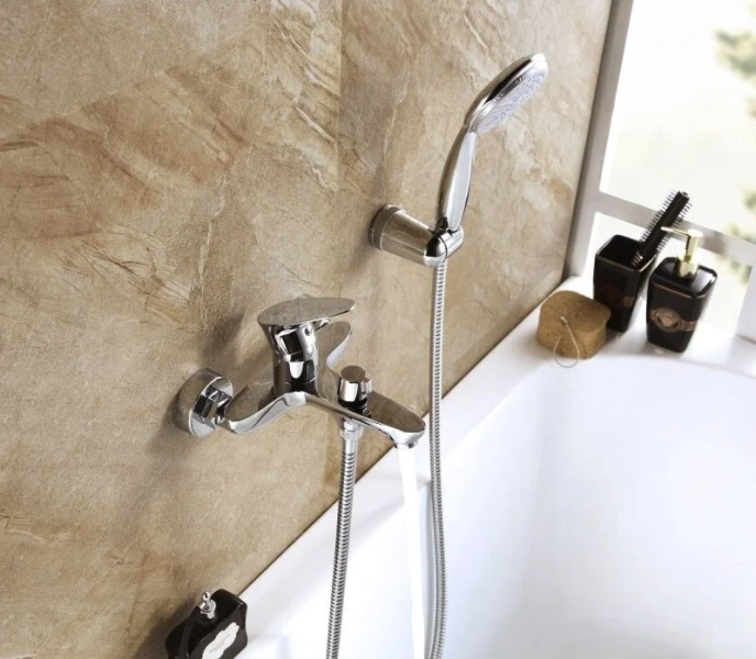 Смеситель для ванны Lemark Nero с коротким изливом LM0214C